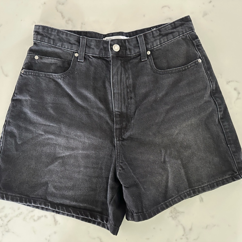 Zara Black high waisted mom short